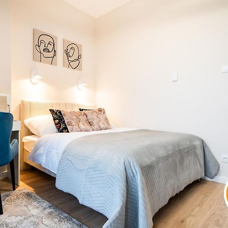 Apartamentysnu, Wola Tower Z Parkingiem Varsavia Esterno foto
